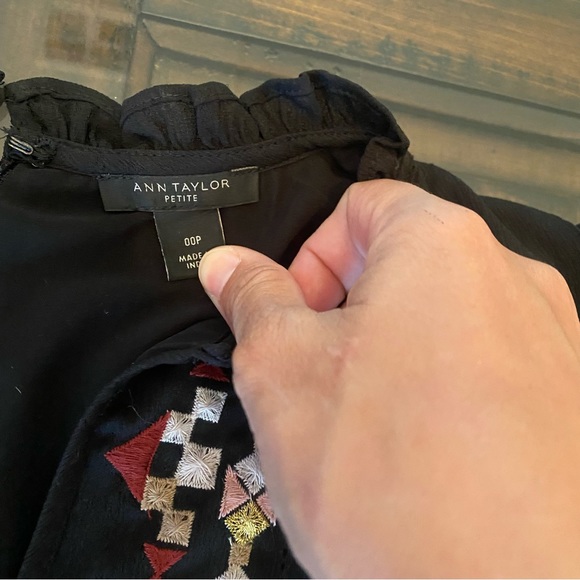 Ann Taylor Petite 00P Black Flowy Dress with Geometric Embroidery - Picture 6 of 14